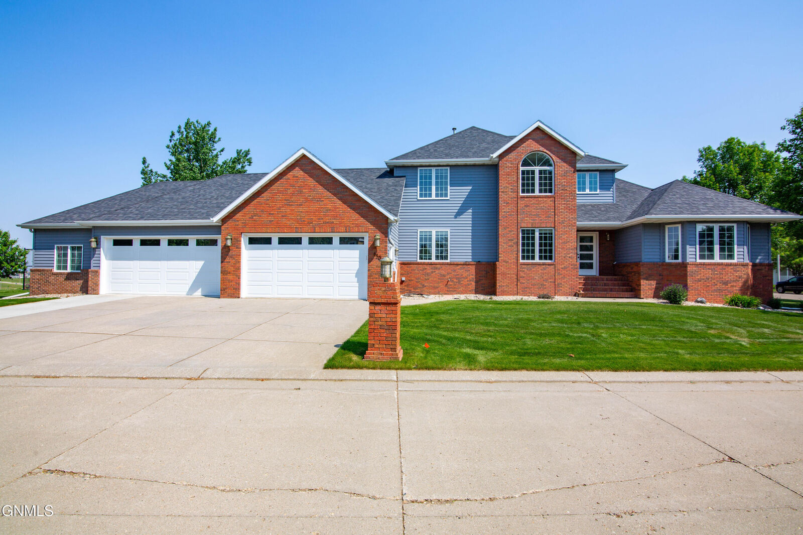 Property Photo: 650 Terrace Drive ND 58503