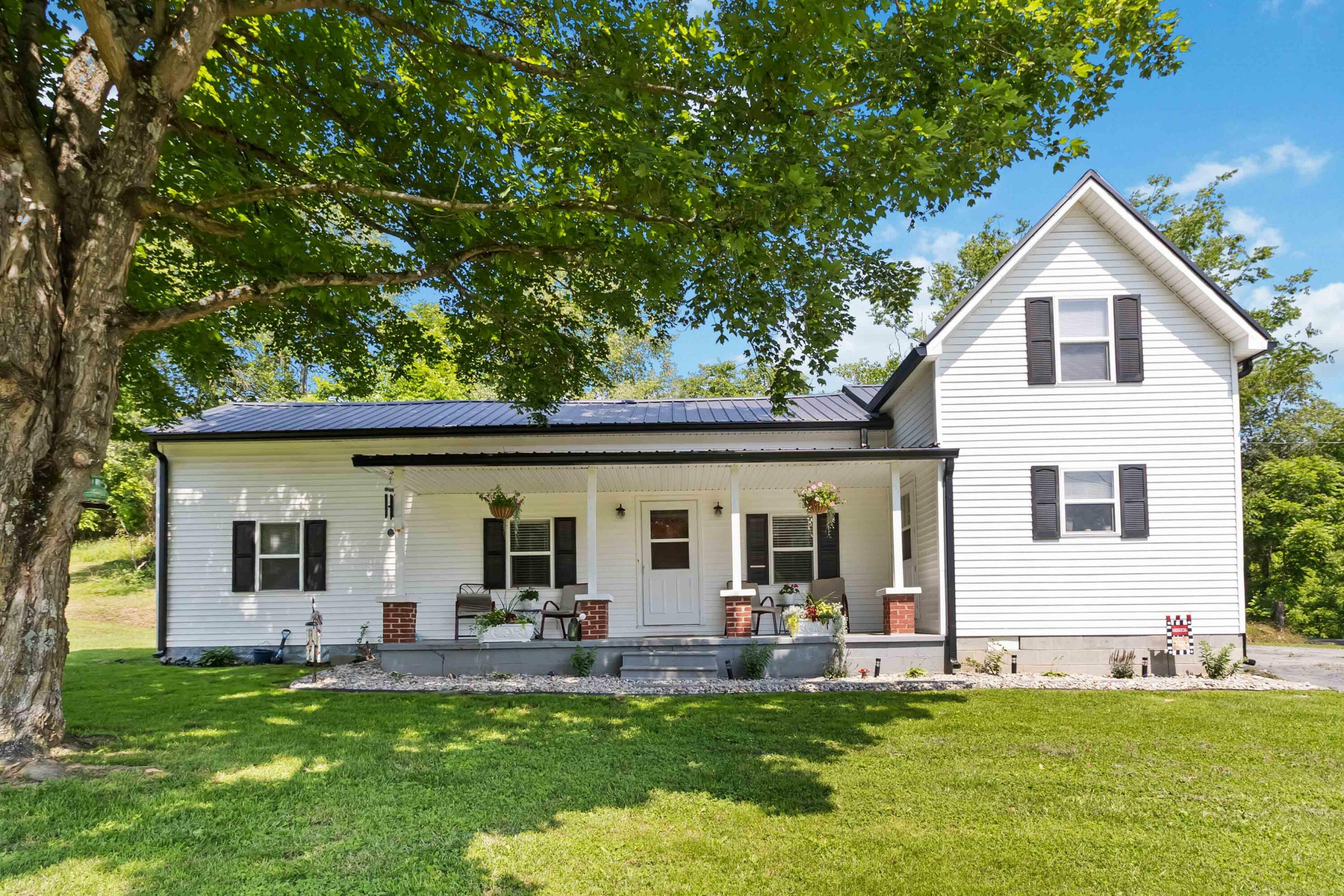 Property Photo: 6002 Edmonton Road KY 42728