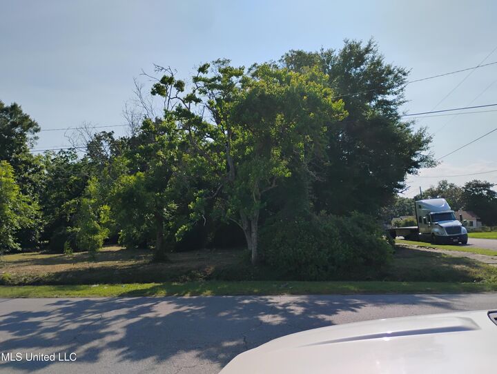 Property Photo:  2001 30th Street  MS 39501 