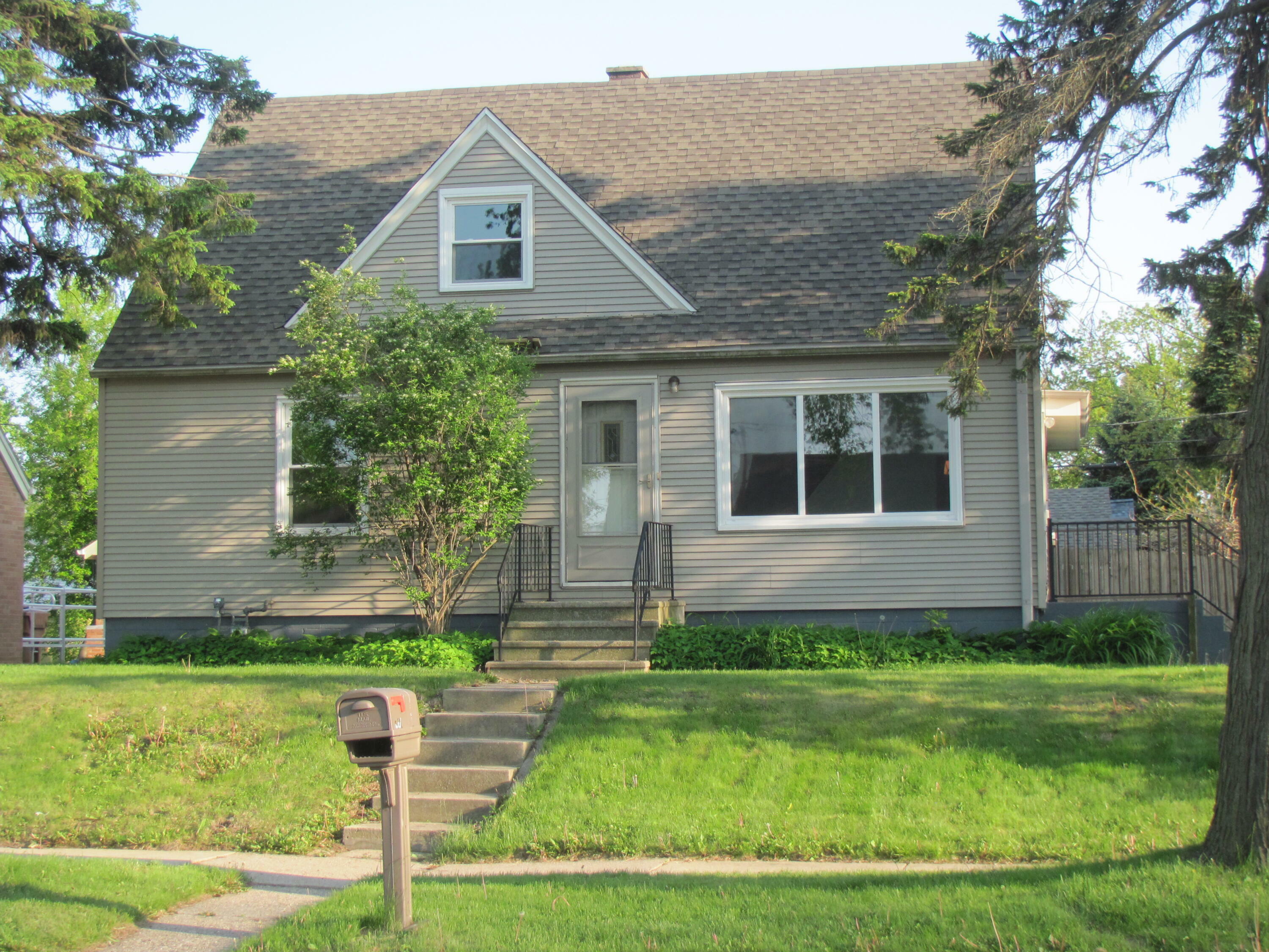 Property Photo: 827 Columbia Ave WI 53172