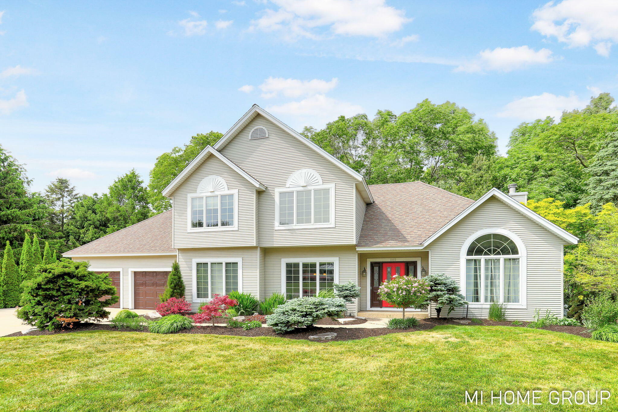 Property Photo: 2103 Woodlark Drive MI 49424