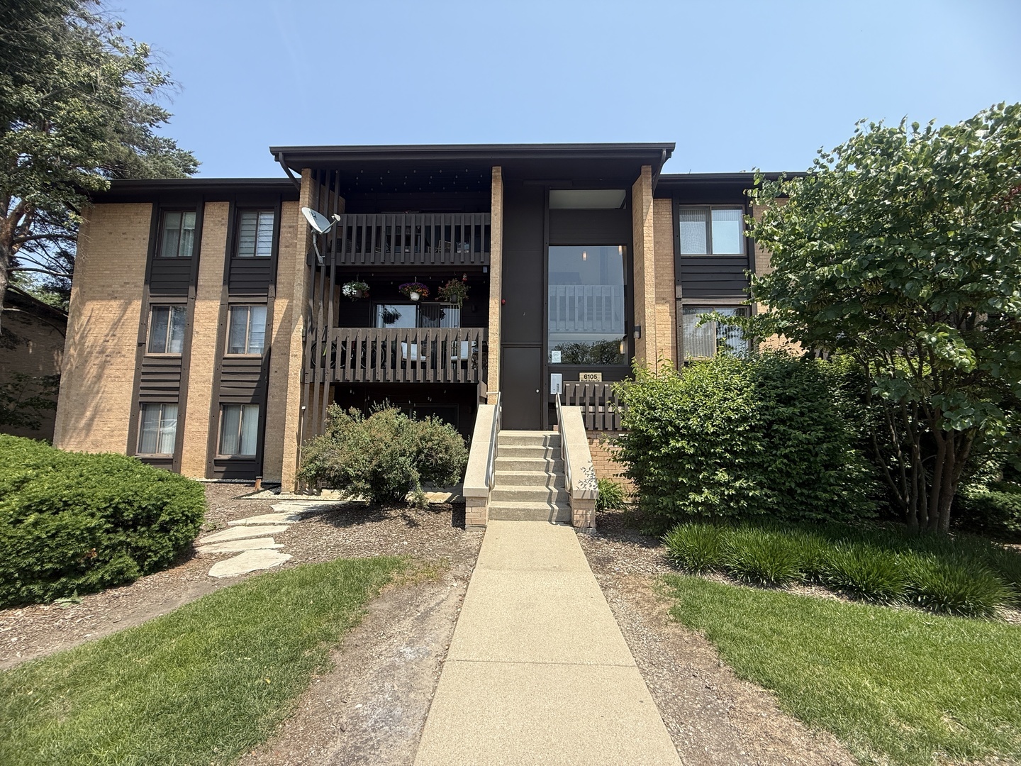Property Photo:  6105 Knoll Valley Drive 302  IL 60527 