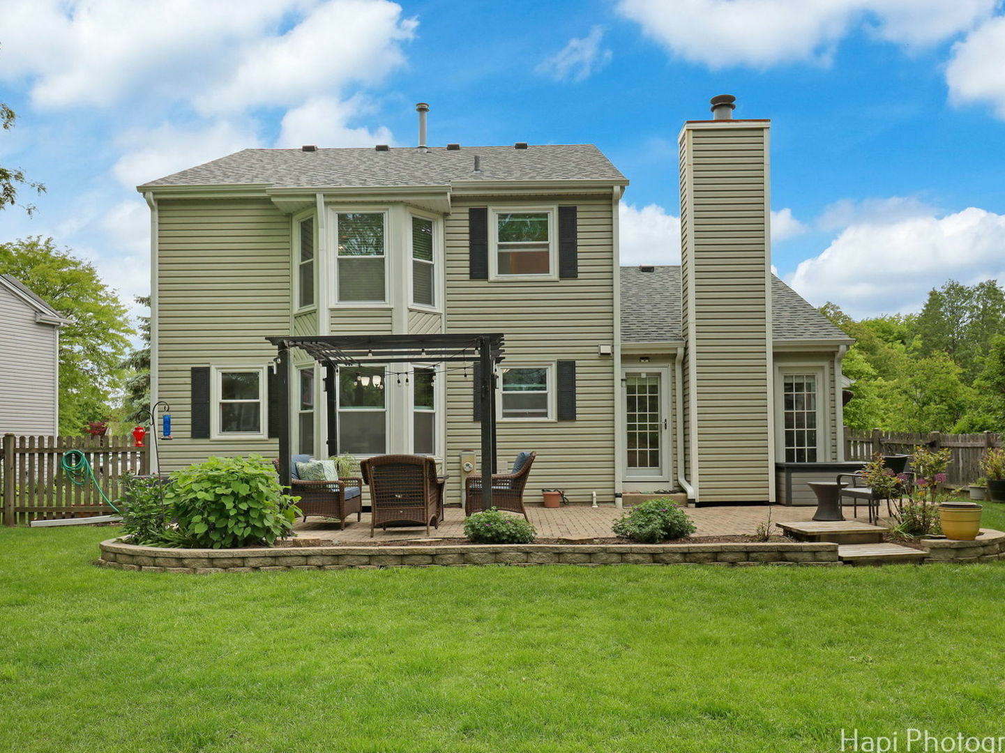 Property Photo: 145 N Royal Oak Drive IL 60061