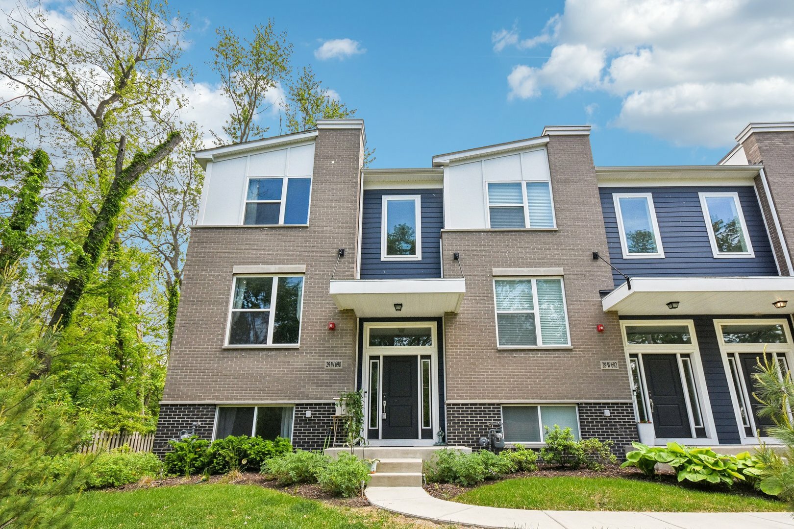Property Photo: 29W690 Cambridge Court IL 60555