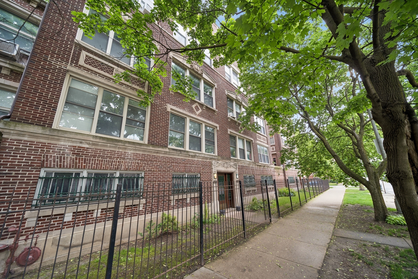 Property Photo: 1055 E Hyde Park Boulevard 3 IL 60615