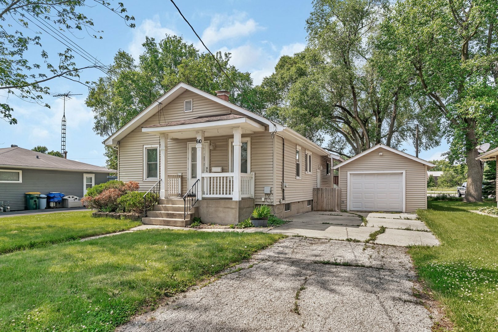 Property Photo: 610 W South Street IL 60545