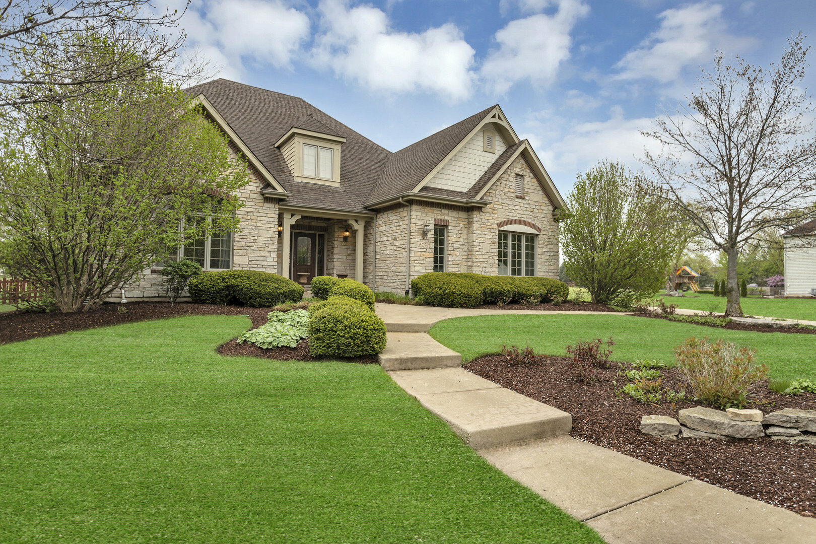 Property Photo: 2559 Bird Lane IL 60510