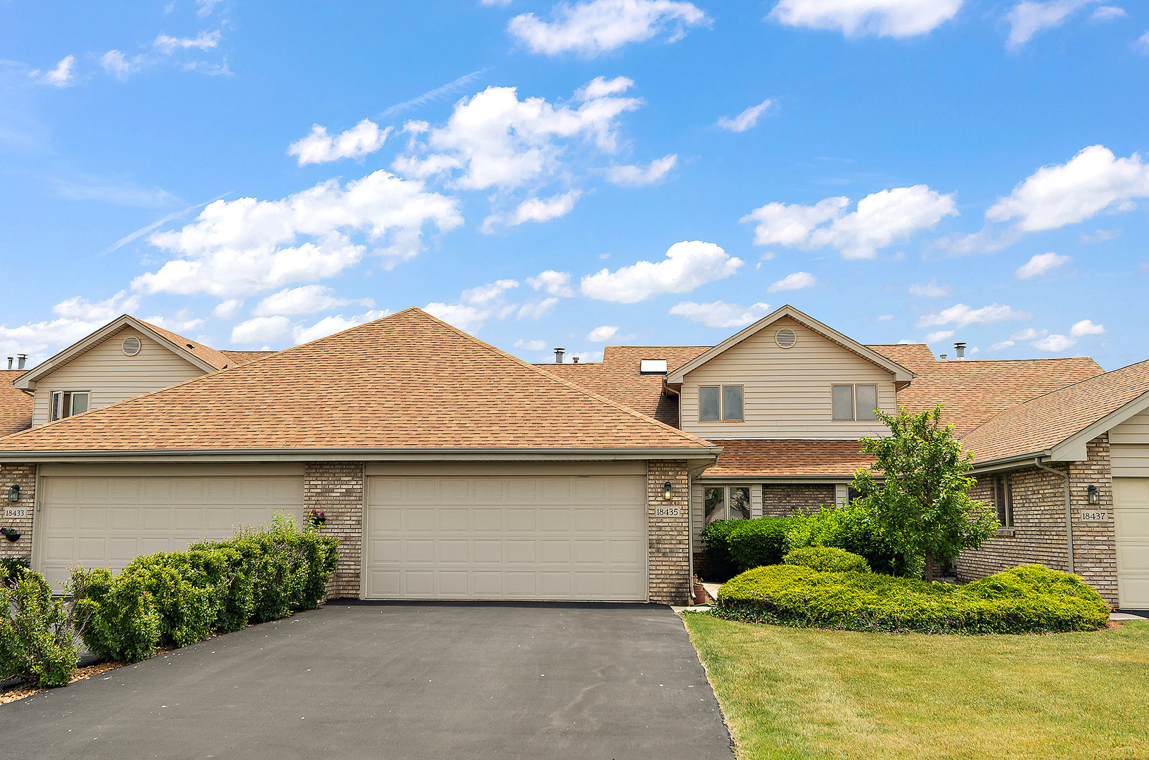 Property Photo: 18435 Lakeview Circle W IL 60477
