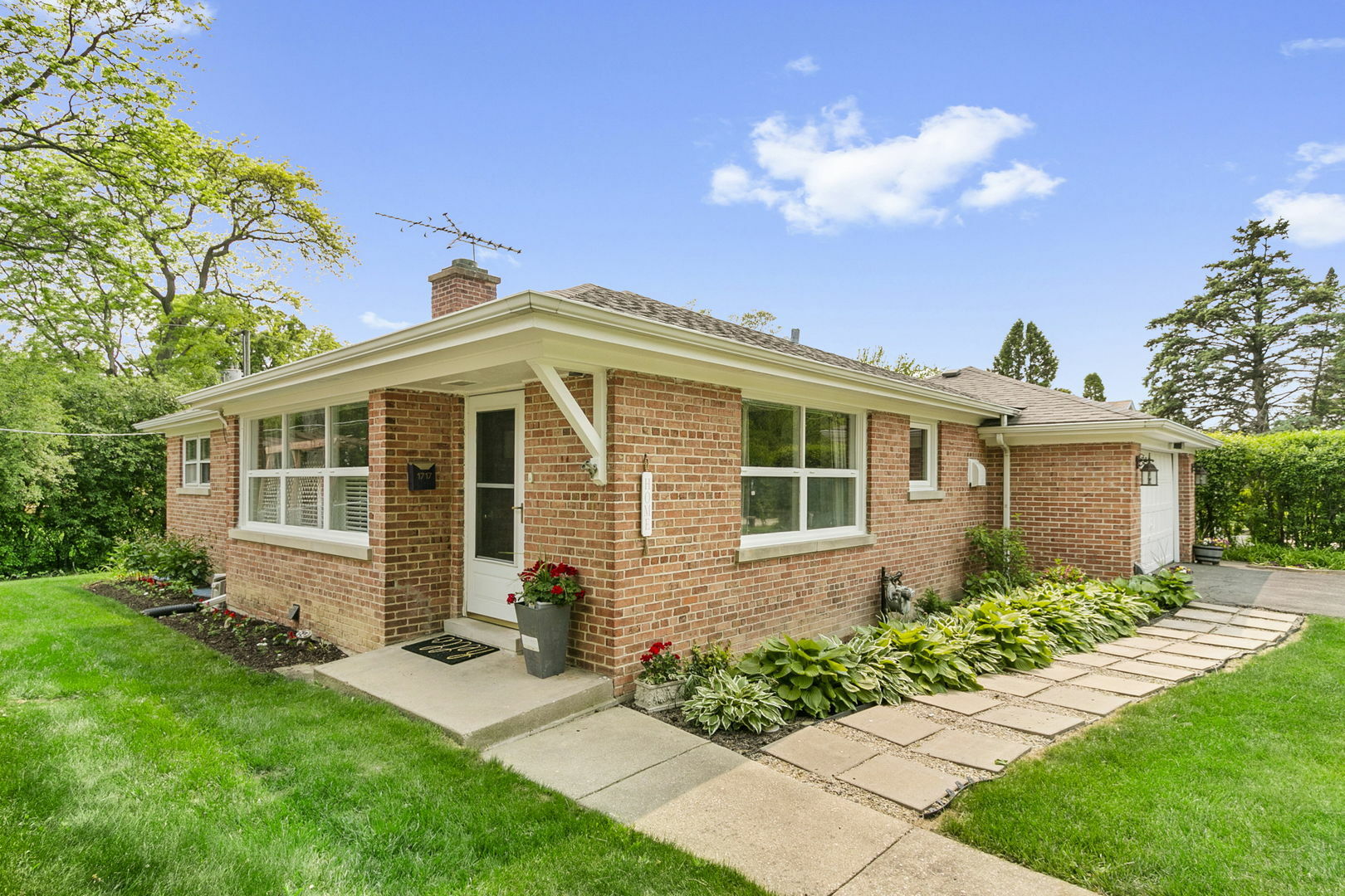 Property Photo: 1717 Dundee Road IL 60062