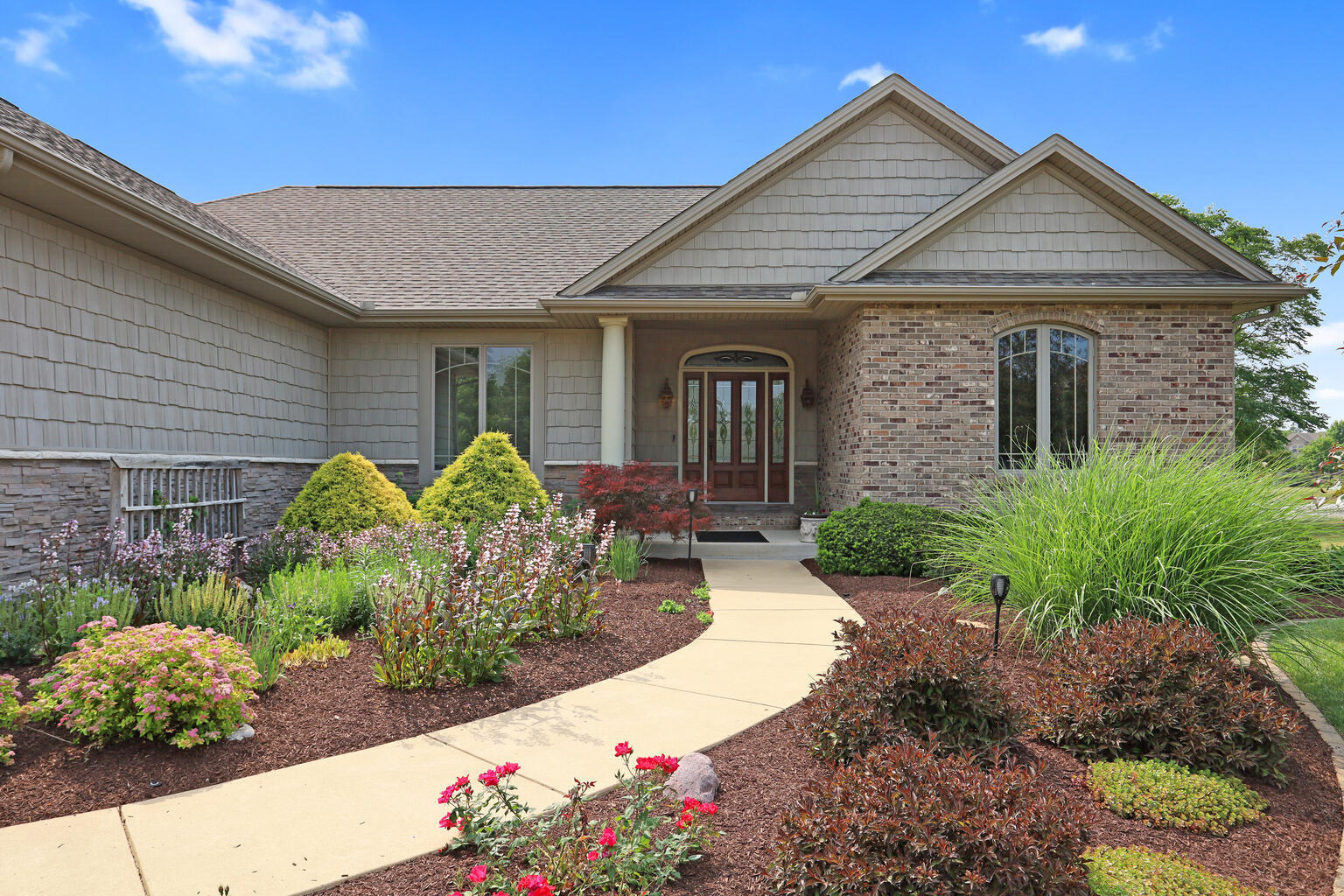 Property Photo: 1604 Chestnut Grove Court IL 61822