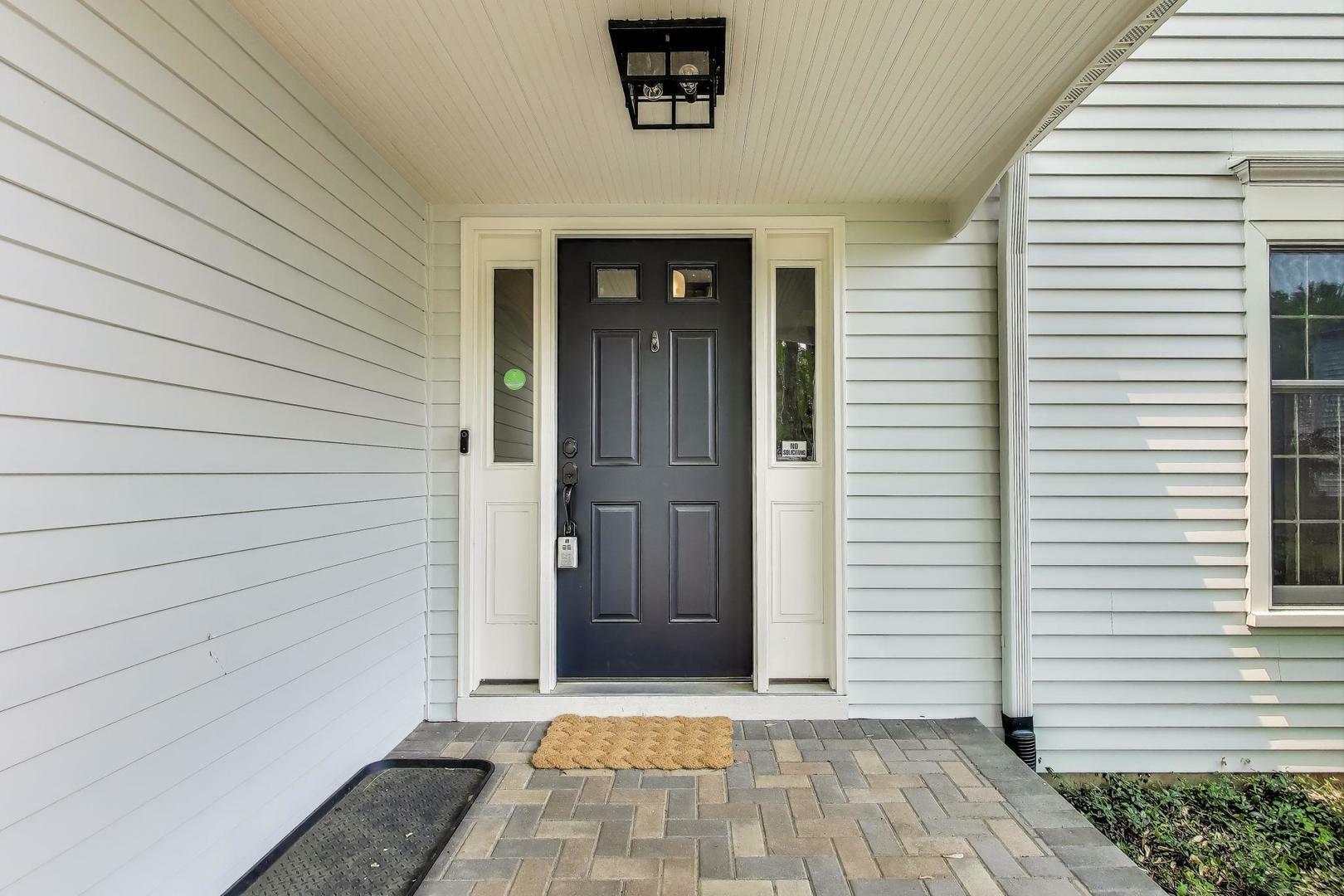 Property Photo: 1480 Briar Cove IL 60189