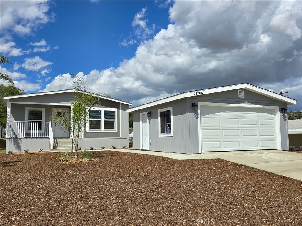 Property Photo: 23784 Vista Way CA 92587
