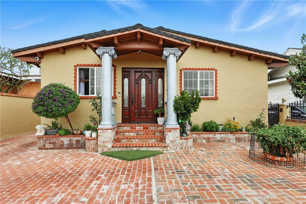 1729 W 51st Place  Los Angeles CA 90062 photo