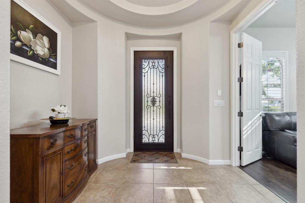 Property Photo: 104 Estrella Court CA 95648