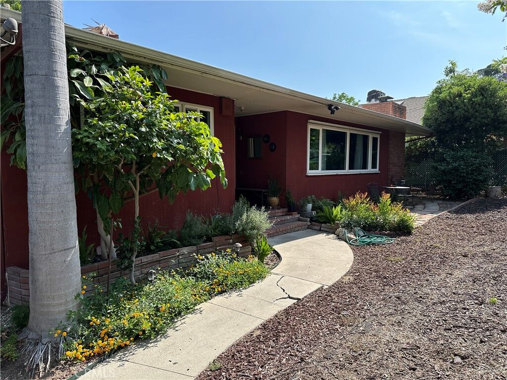 Property Photo:  318 E Laurel Avenue  CA 91024 