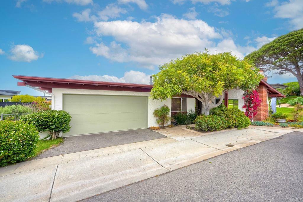Property Photo:  730 W Solana Cir  CA 92075 
