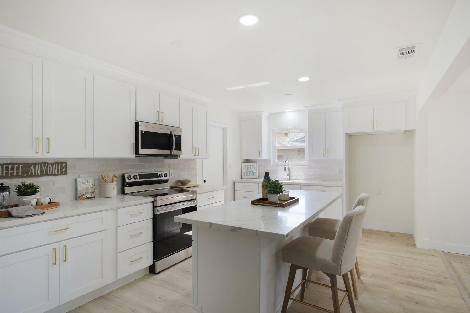 Property Photo:  635 W Los Felis Avenue  CA 95210 