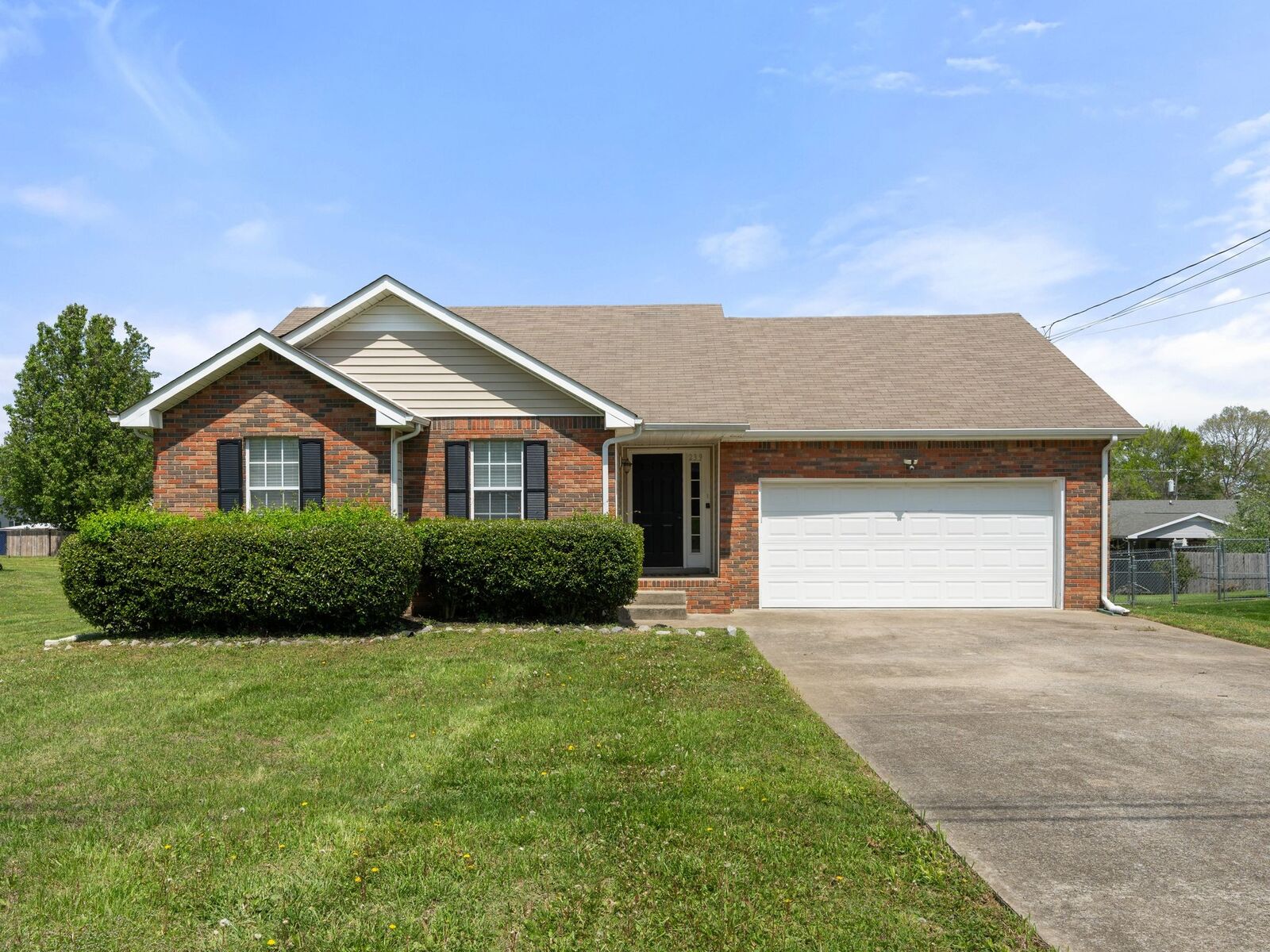 Property Photo: 239 Moncrest Dr TN 37042