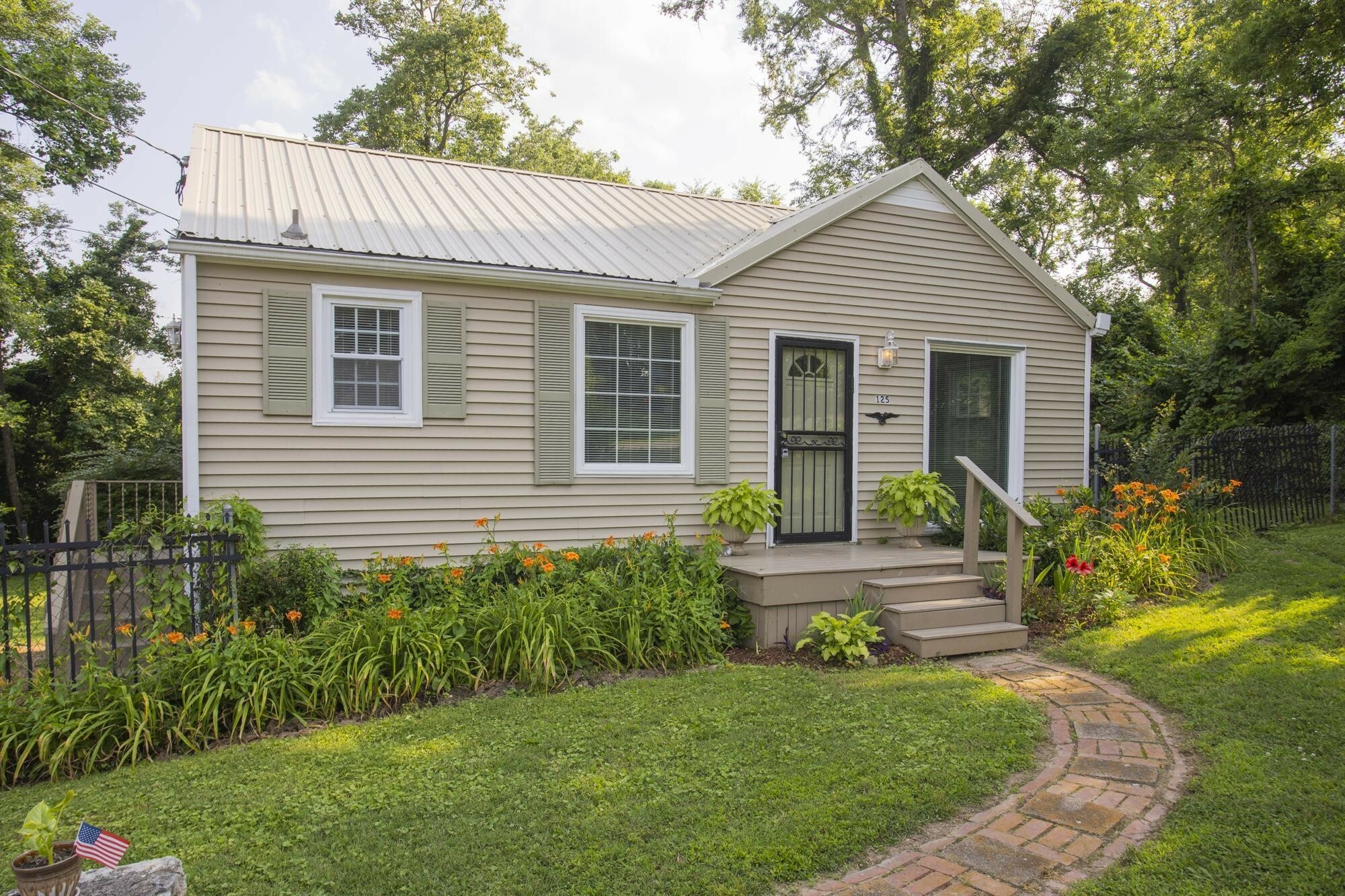 Property Photo: 125 Neese Dr TN 37211