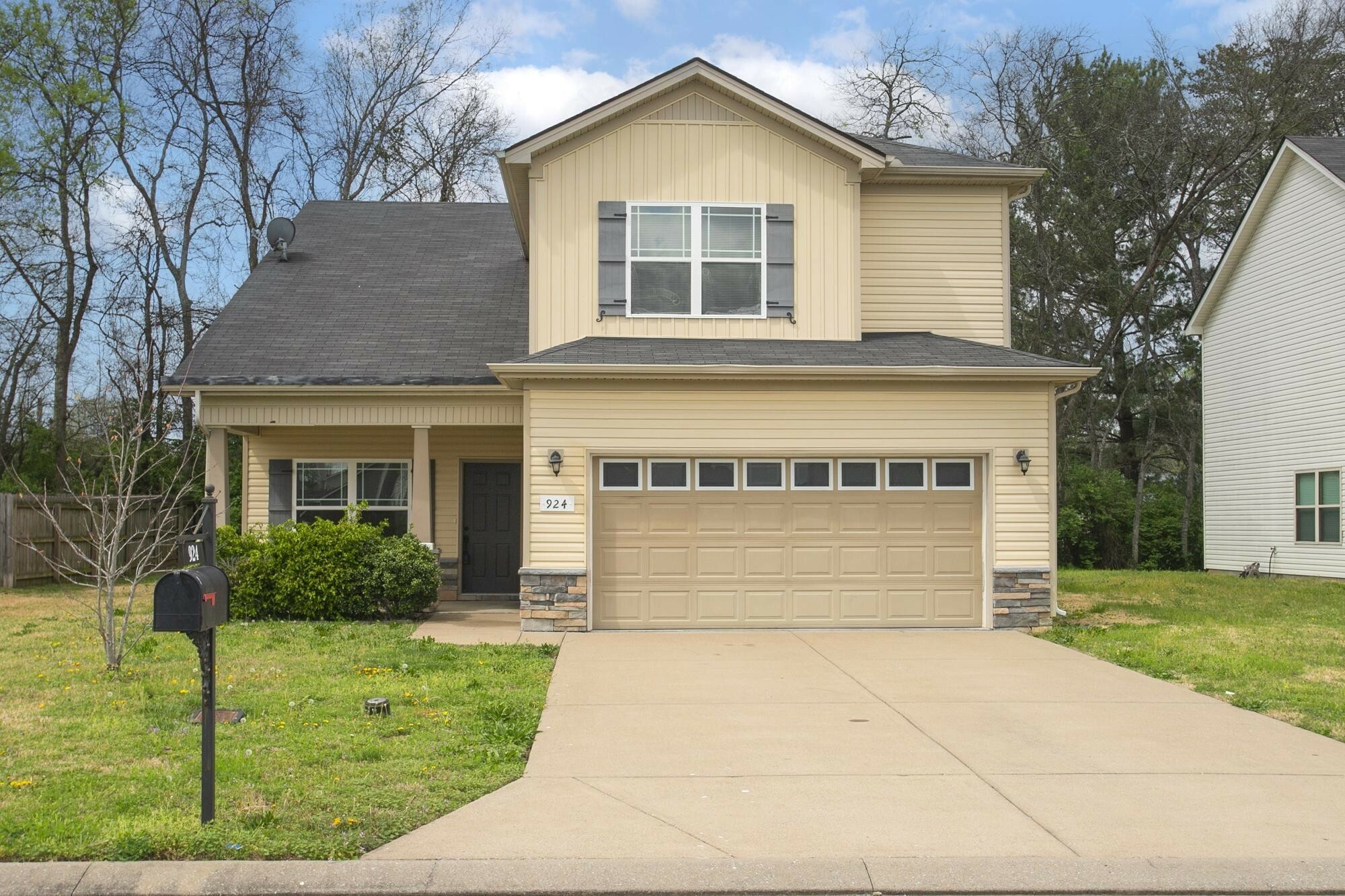 Property Photo: 924 Caveat Cir TN 37167