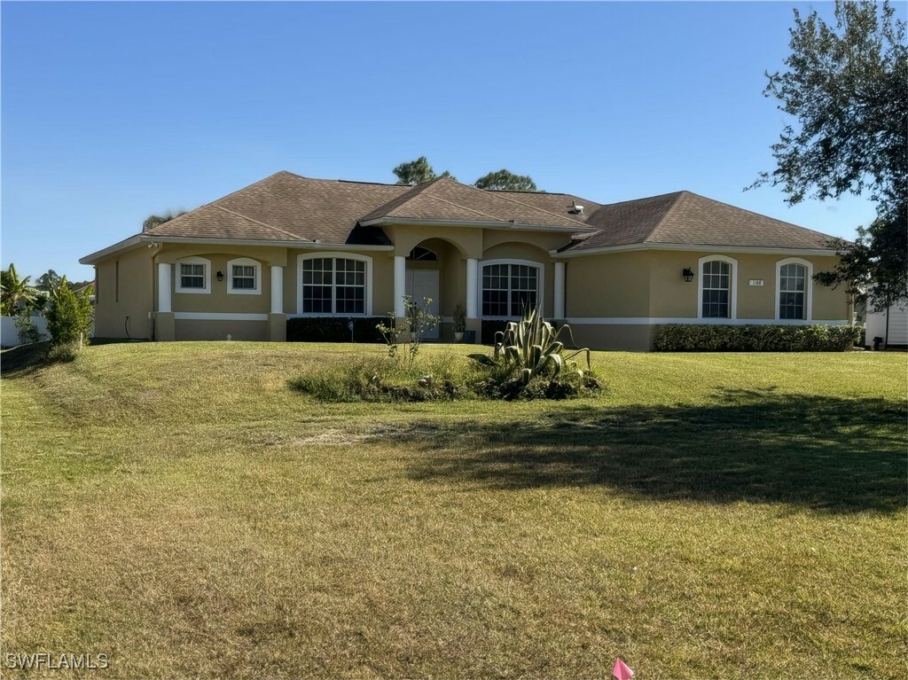 Property Photo: 1108 Lee Avenue FL 33972