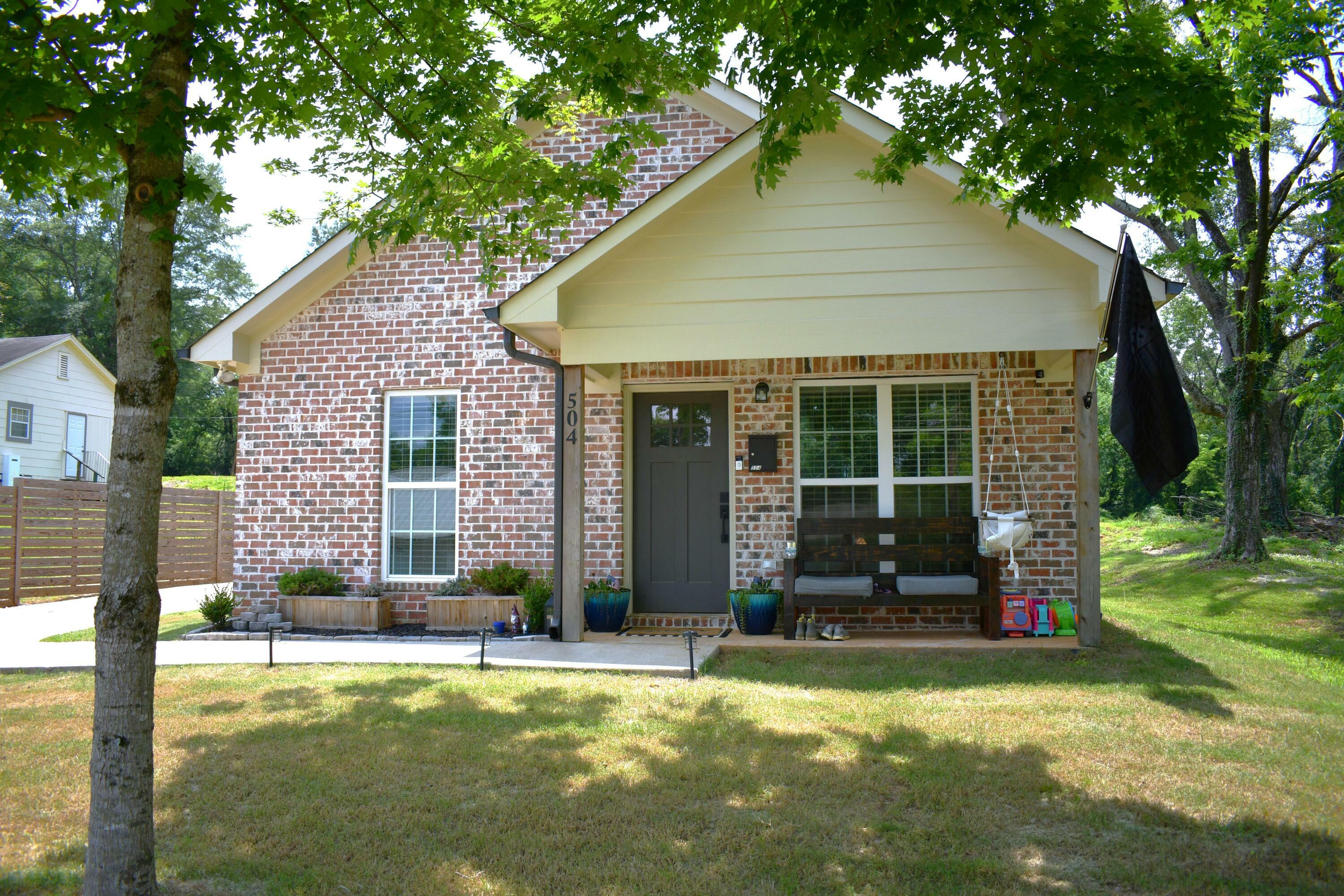 Property Photo: 504 Hobson Street MS 38652