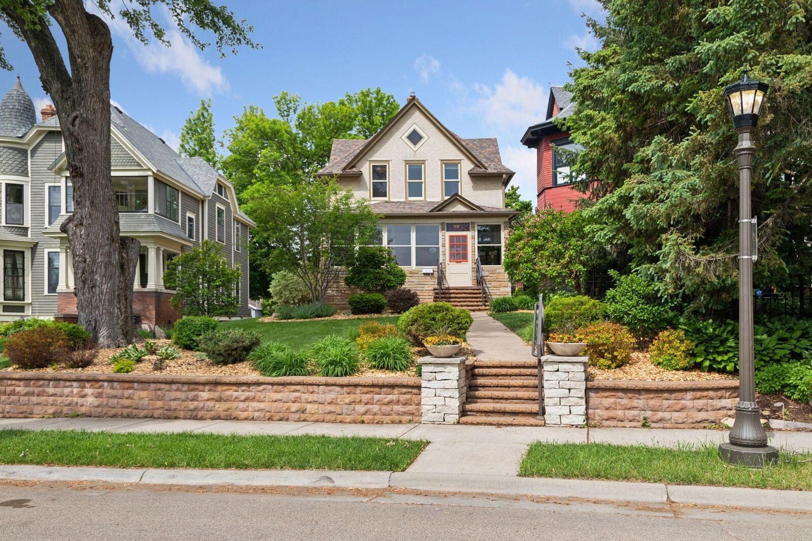 Property Photo:  1253 W Como Boulevard  MN 55103 