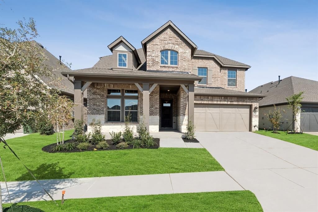 Property Photo:  512 Long Trail  TX 76063 