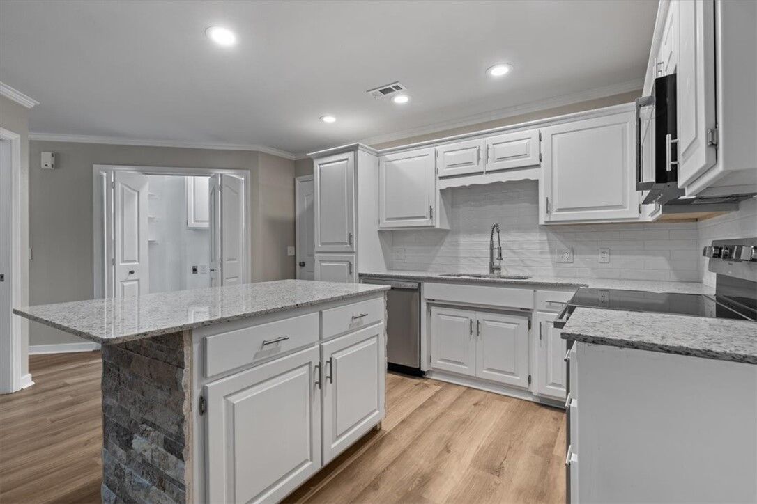 Property Photo:  163 E Cydnee Street  AR 72703 