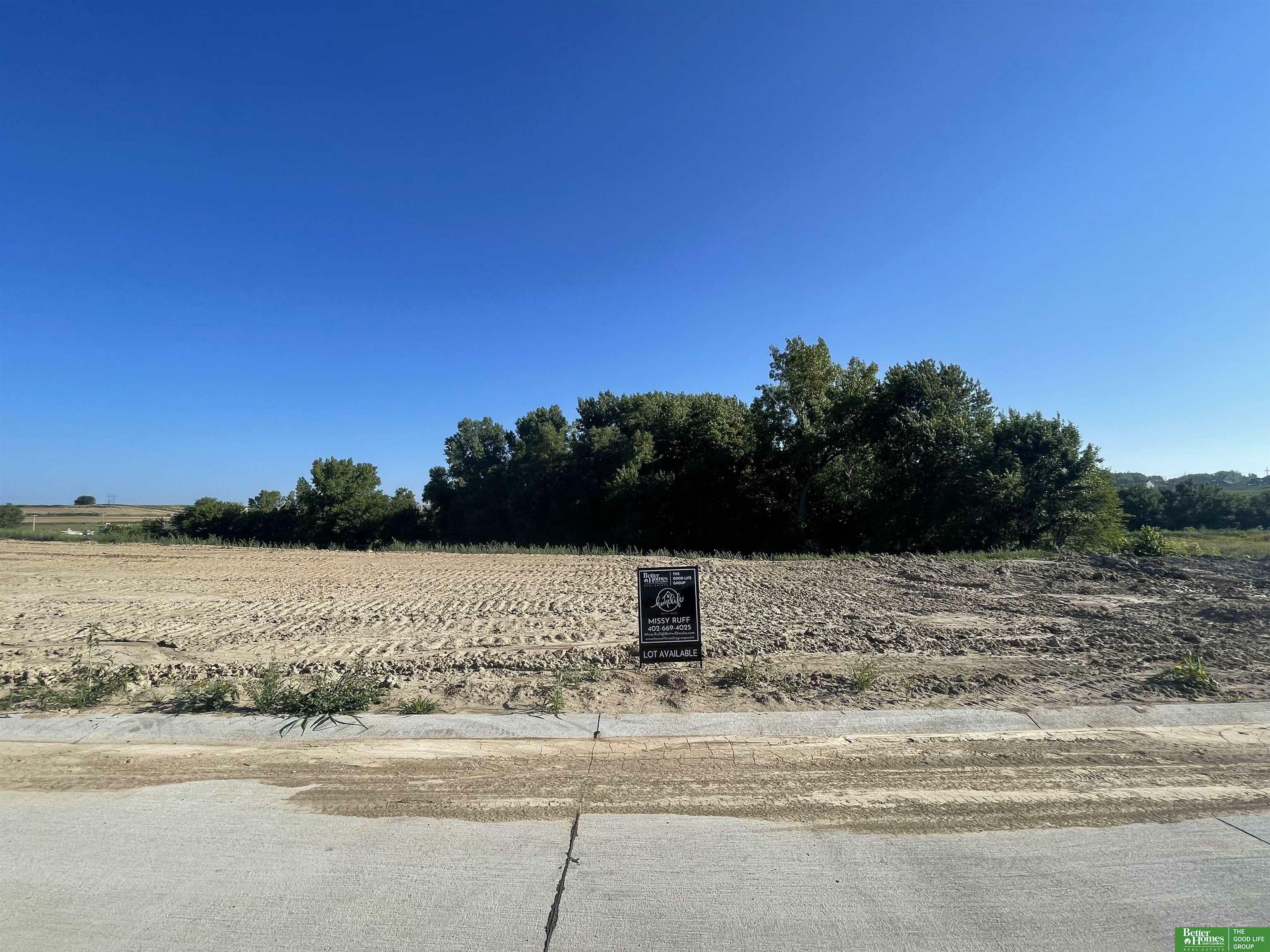 Property Photo: 21812 Hackberry Drive NE 68028