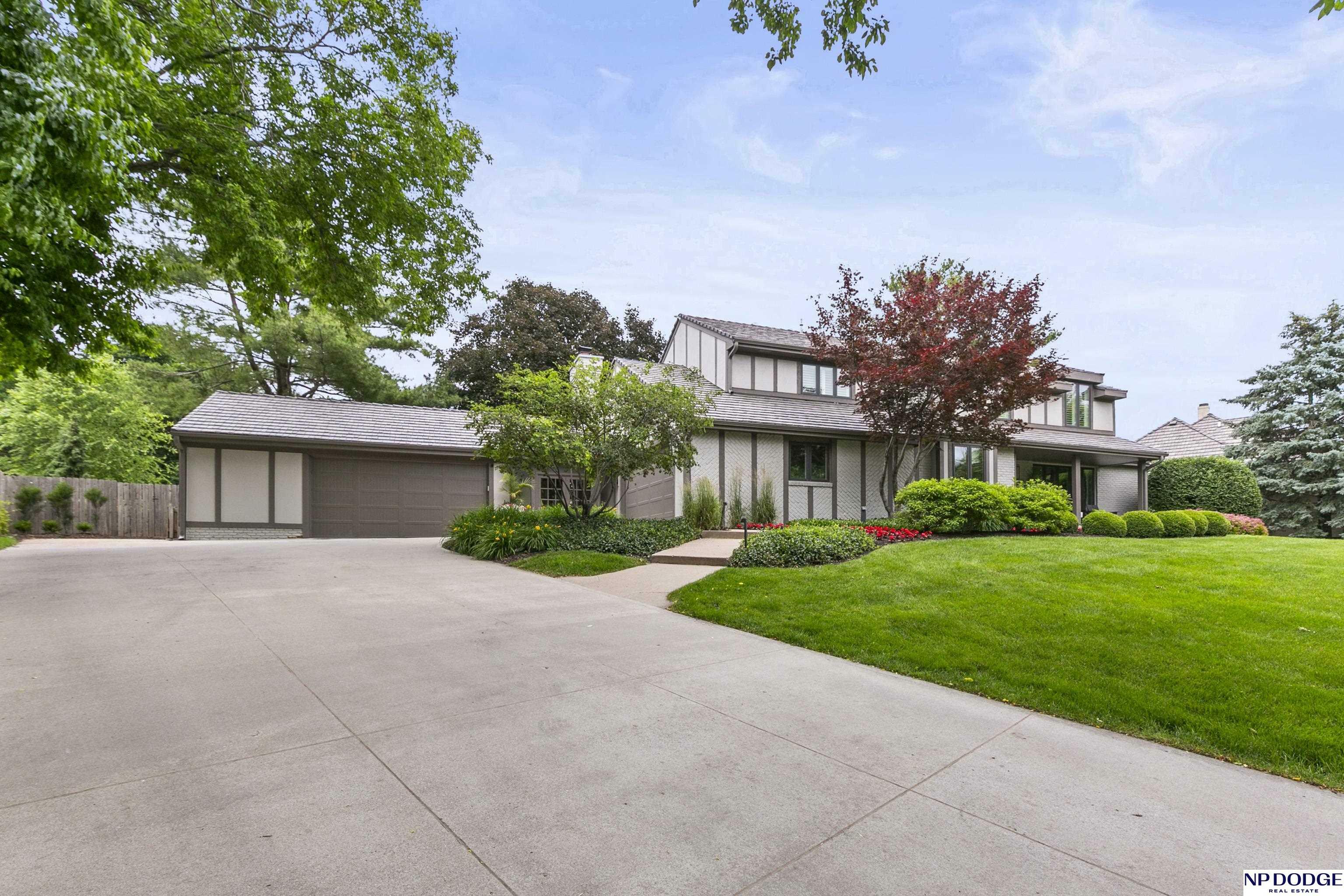 Property Photo: 9738 Brentwood Road NE 68114