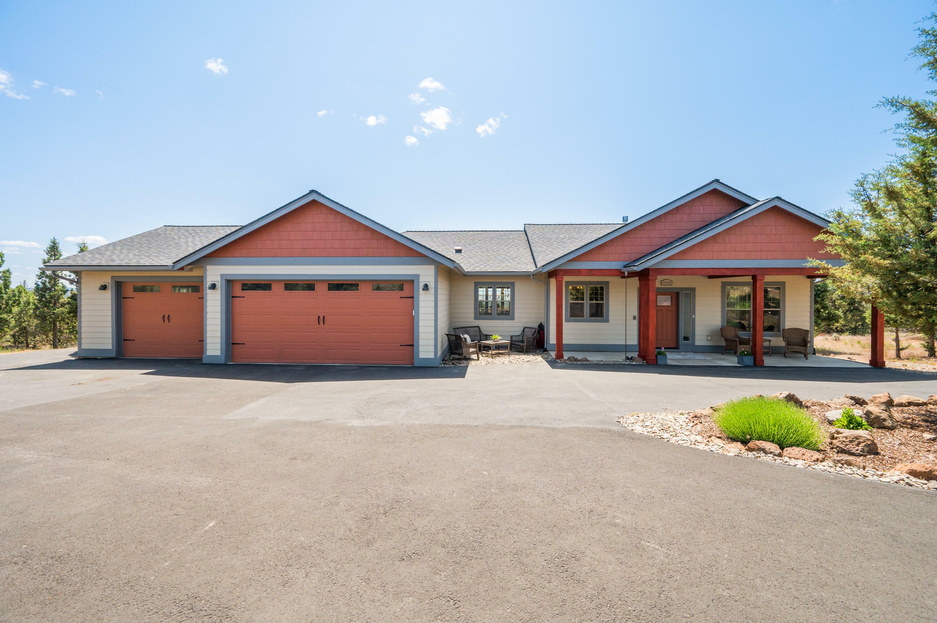 Property Photo:  10352 SE Liberty Court  OR 97754 