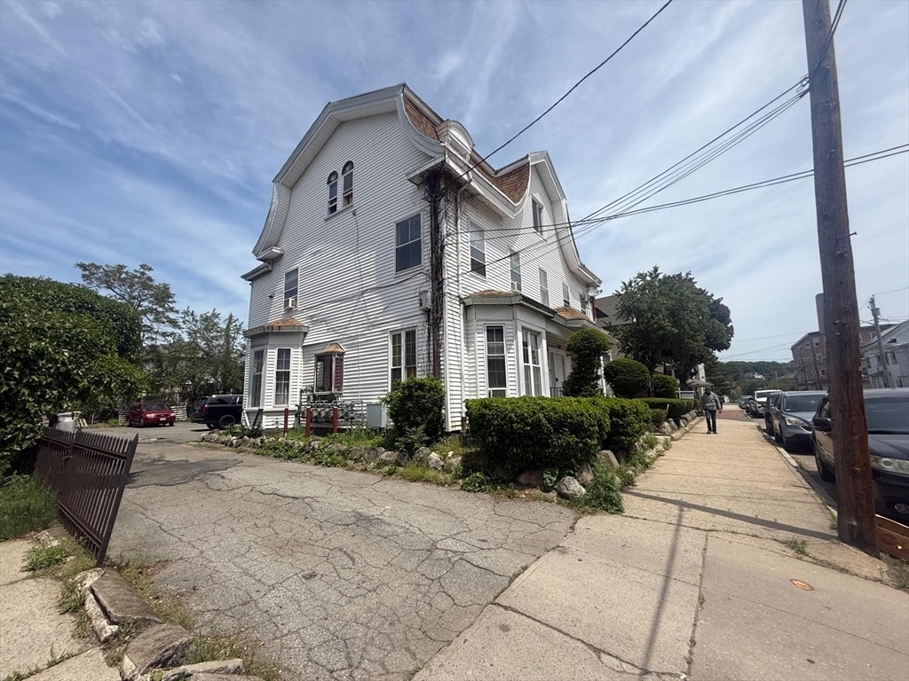 Property Photo:  91 Summer St 3  MA 01840 