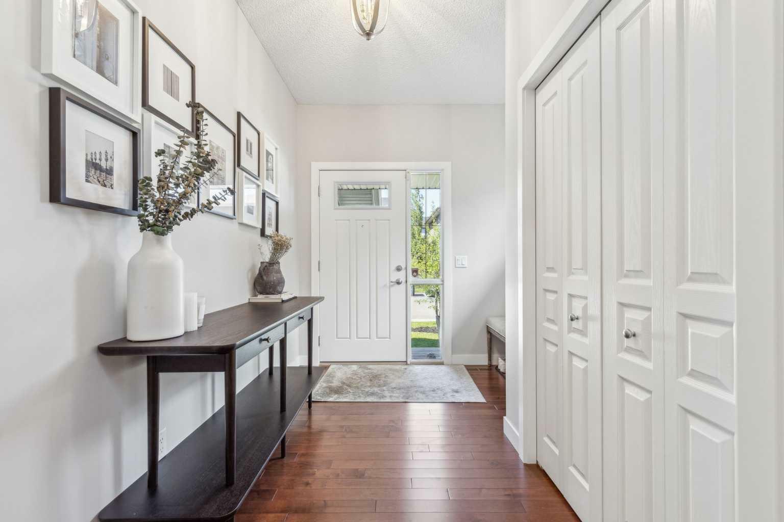 Property Photo: 13 Evansview Court NW AB T3P 0J4