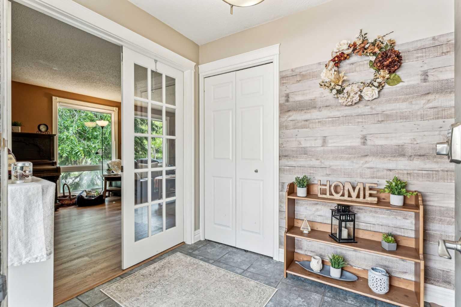 Property Photo:  220 72 Avenue NE  AB T2K 0N9 