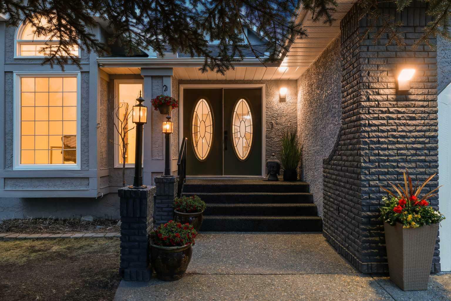 Property Photo: 31 Scenic Park Crescent NW AB T3L 1R7