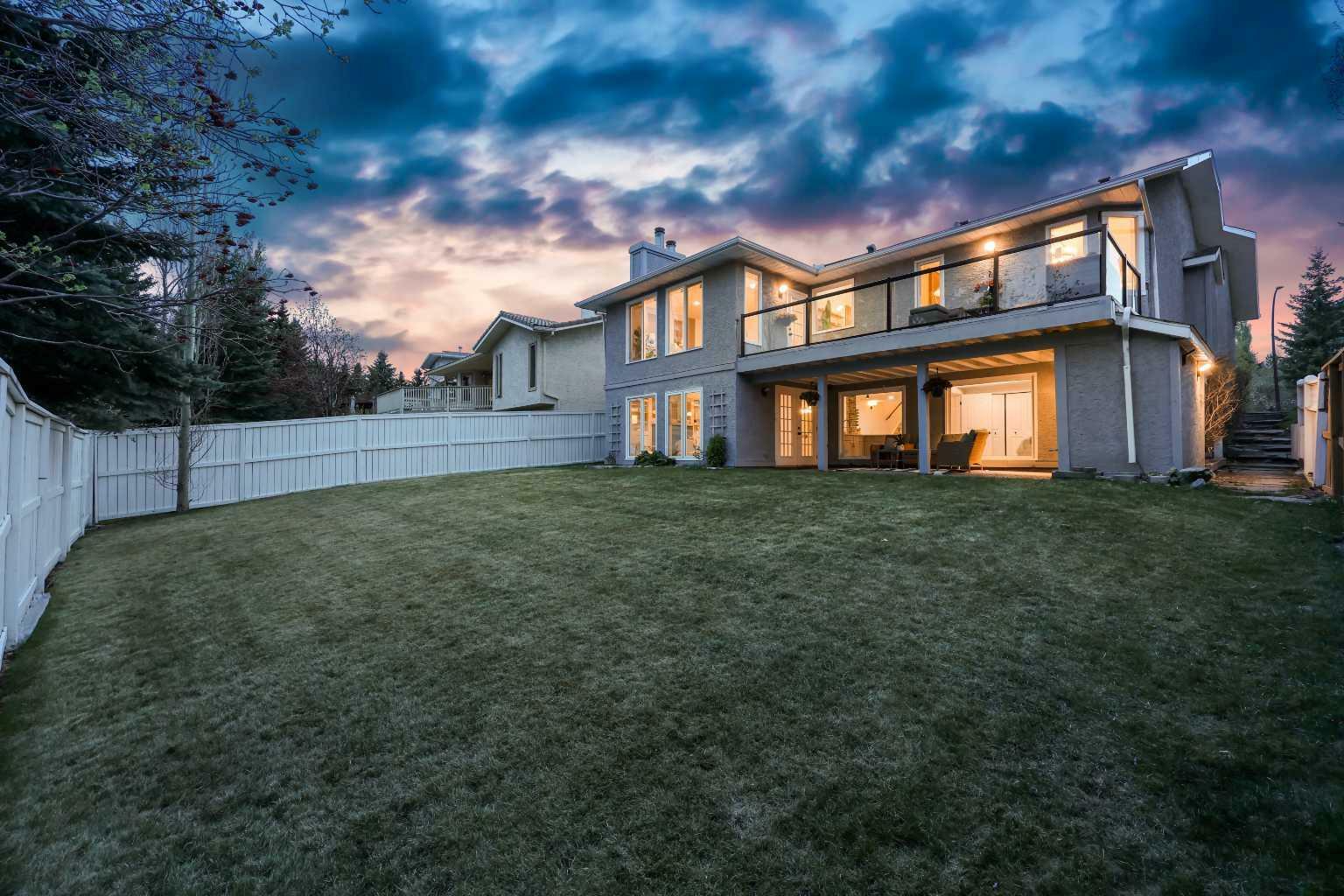 Property Photo:  31 Scenic Park Crescent NW  AB T3L 1R7 