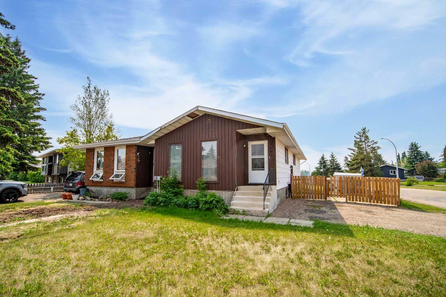 Photo de la propriété: 1601 5 Avenue AB T9W 1J3