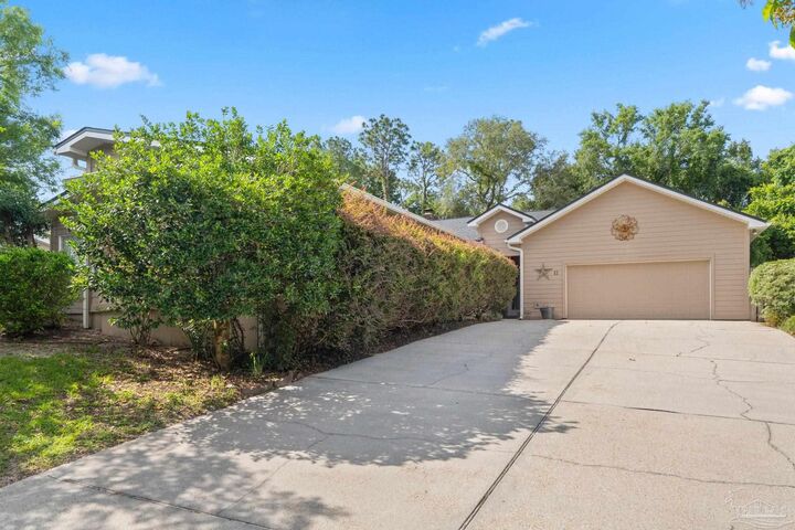 Property Photo:  12 Hillcrest Dr  FL 32579 