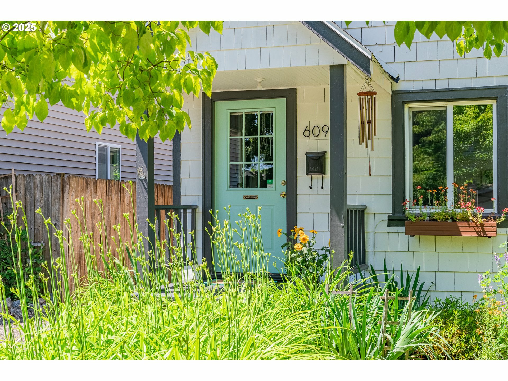 Property Photo: 609 NE 93rd Ave OR 97220