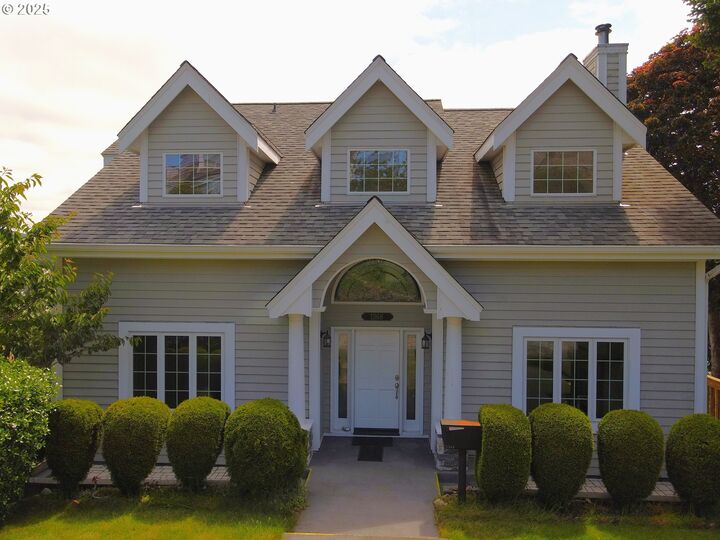Property Photo: 1368 Bayview St OR 97459