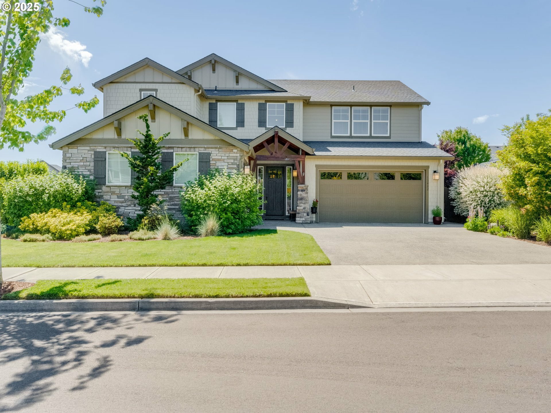 Property Photo: 13402 NW 54th Ave WA 98685