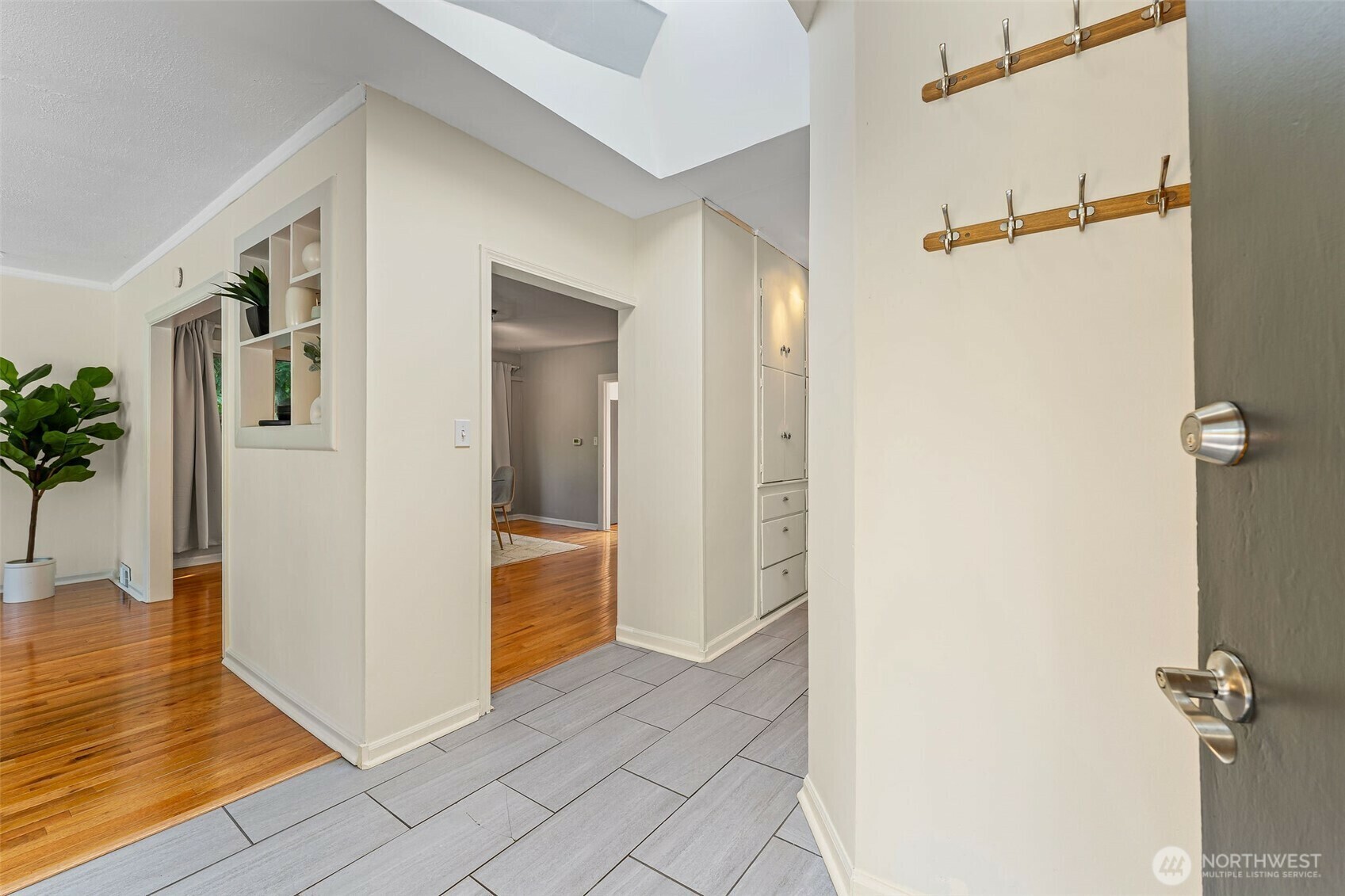Property Photo: 17633 10th Avenue NE WA 98155