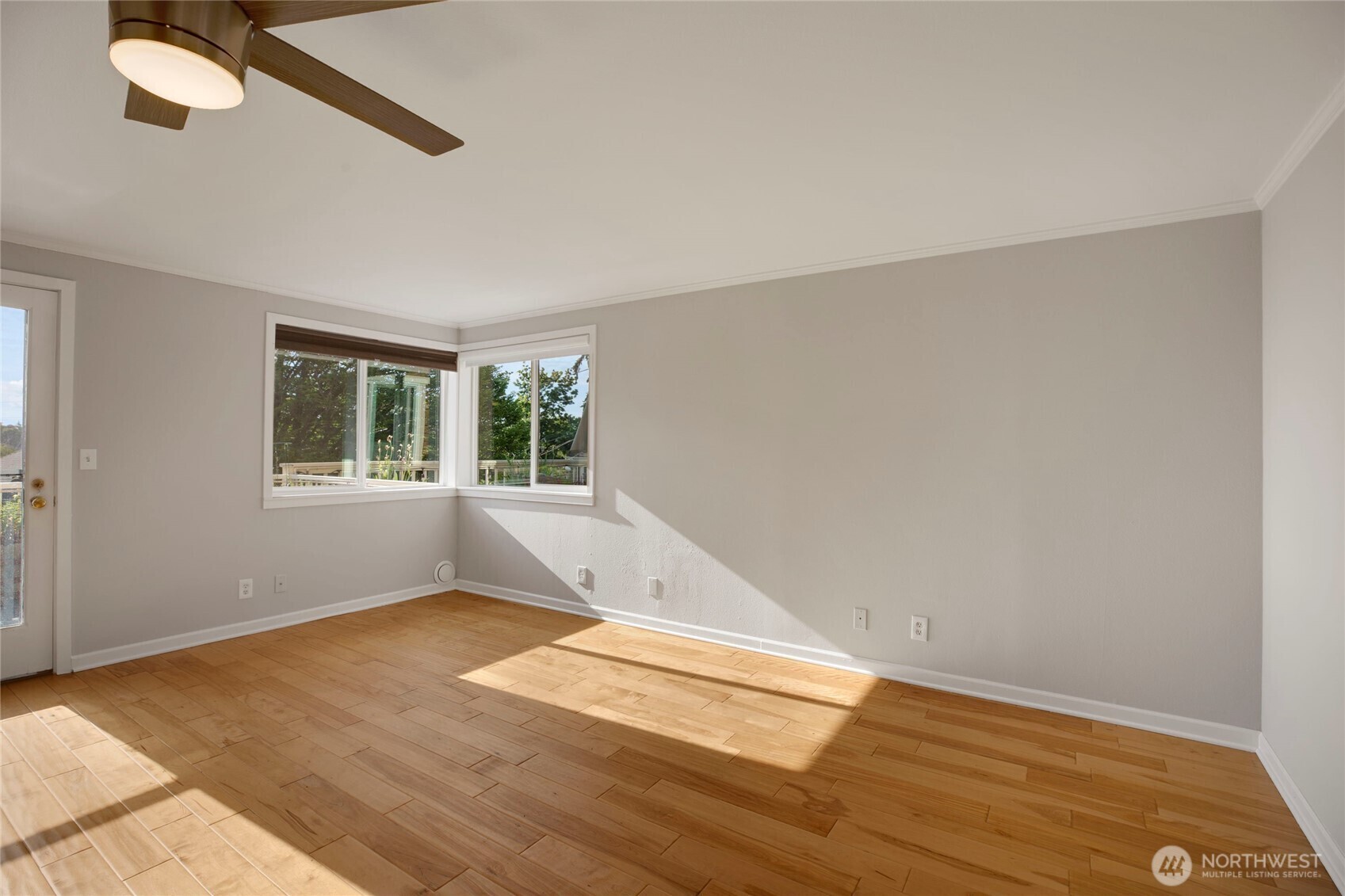 Property Photo: 2400 E Howell Street G WA 98122