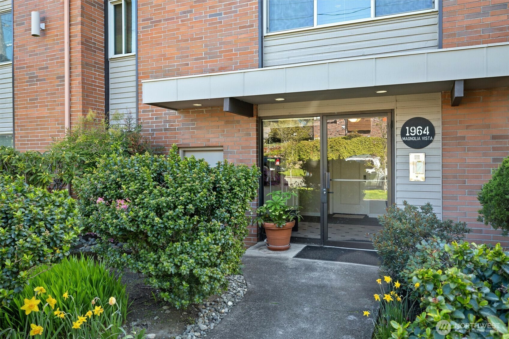 Property Photo: 1964 26th Avenue W 102 WA 98199