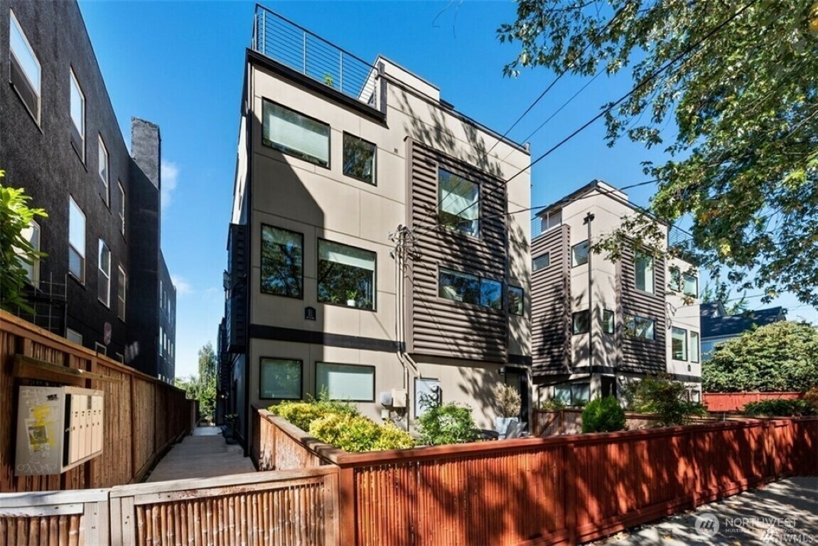 Property Photo: 109 13th Avenue E B WA 98102
