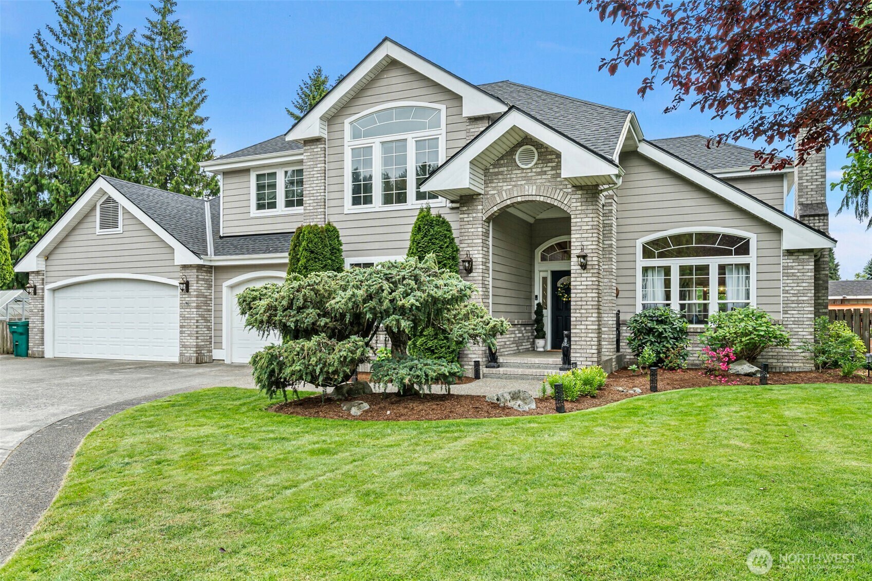 Property Photo: 410 Riverview Drive NE WA 98002