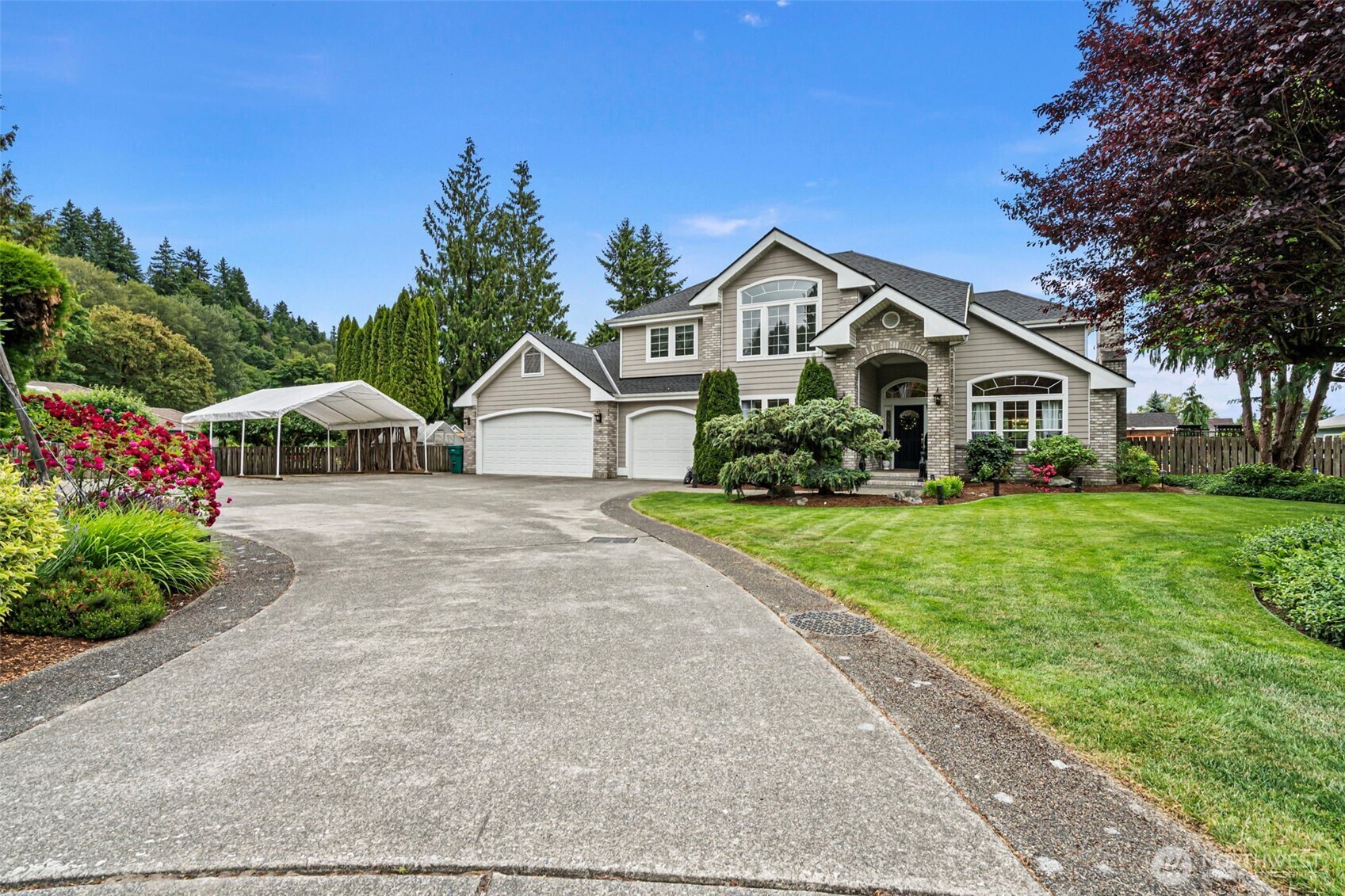 Property Photo: 410 Riverview Drive NE WA 98002