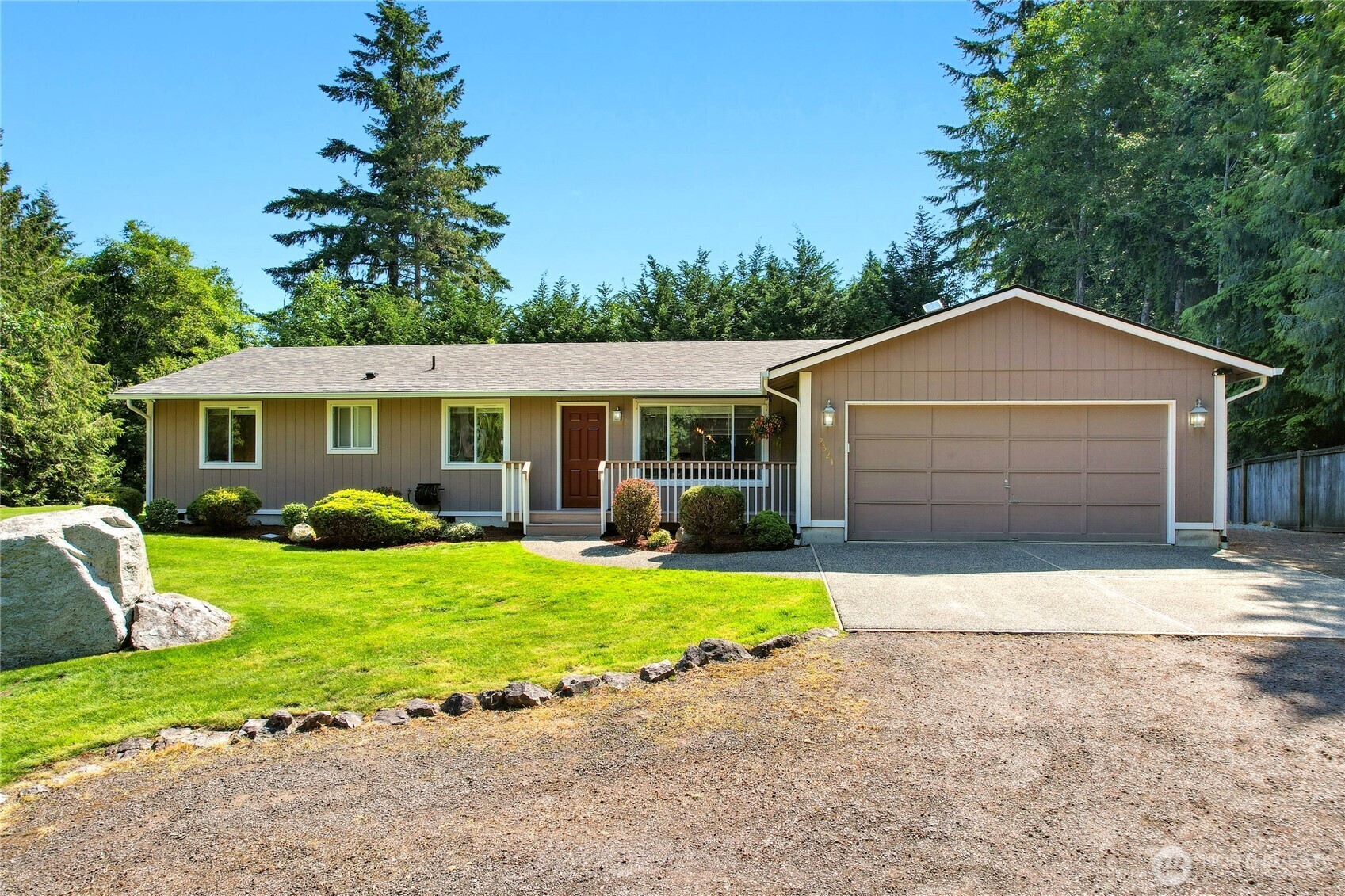 Property Photo: 2321 Martin Avenue E WA 98366