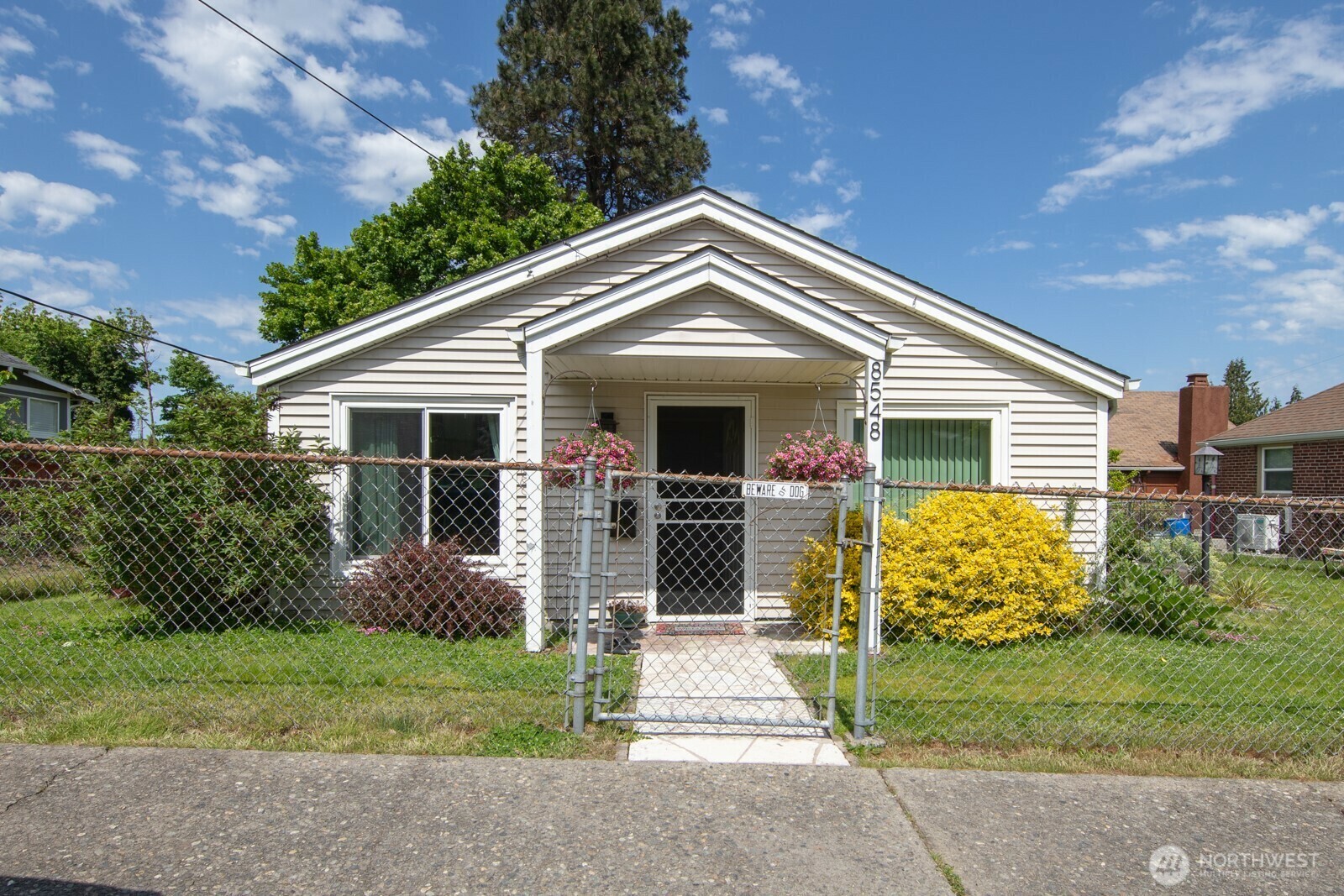 Property Photo: 8548 S 115th Place WA 98178